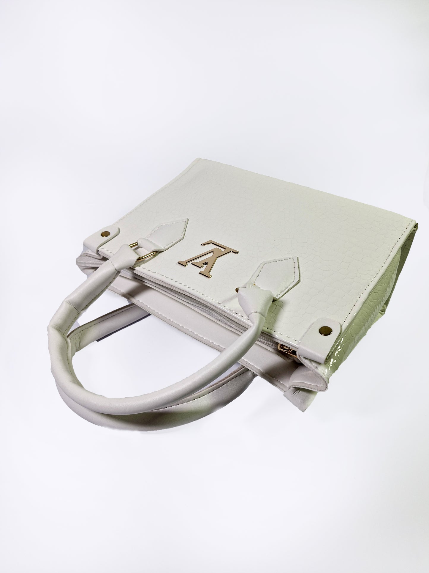 Luxury White LV Inspired Bag – Classy, Spacious & Statement-Making"
